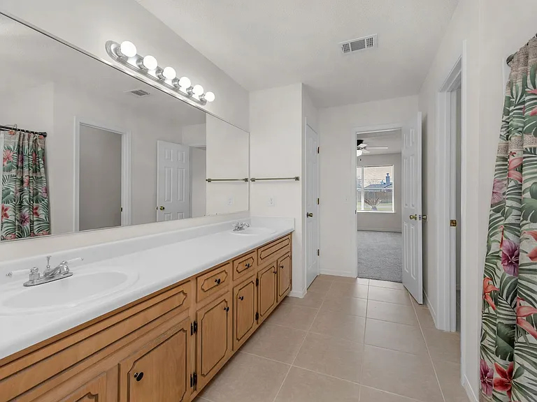 9568 Brentwood Blvd — Photo 25