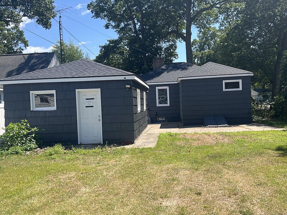 2nd image of 2556 Cutler Ave