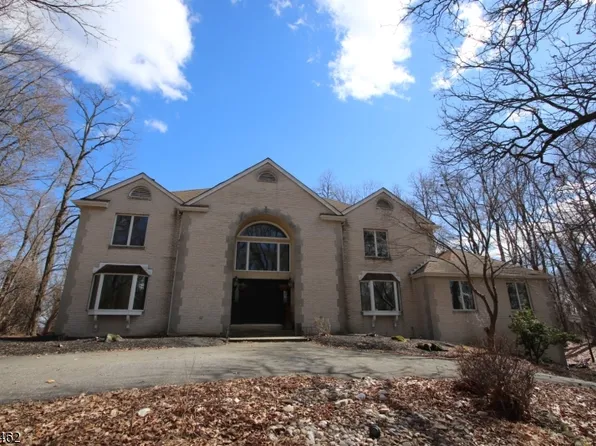 306 Pleasant Valley Rd, Morganville, NJ 07751