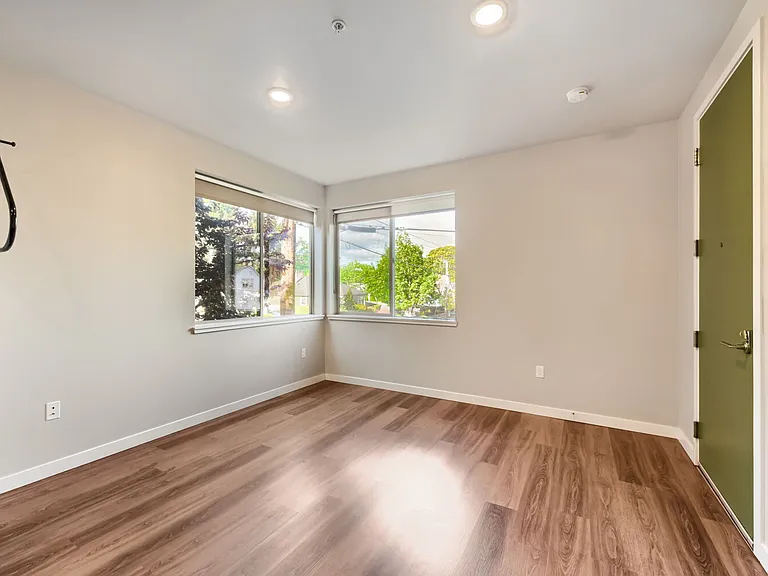 6310 N Maryland Ave #201 — Photo 2