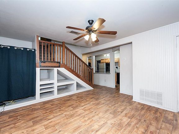 3rd image of 297 N Lakeview Dr