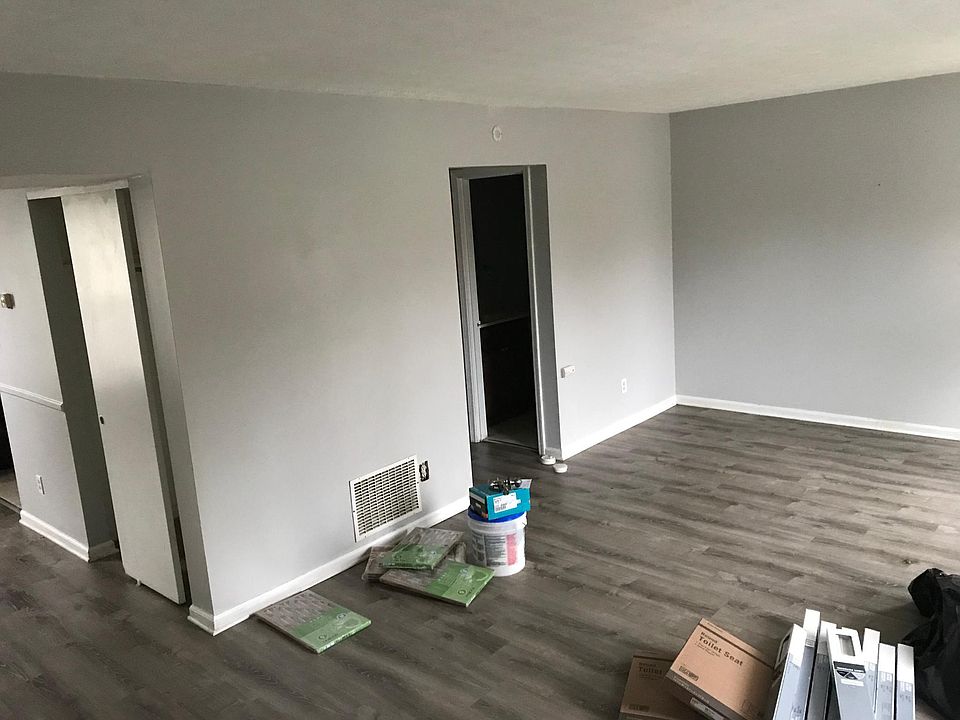 2nd image of 299 Hedgewood Ct