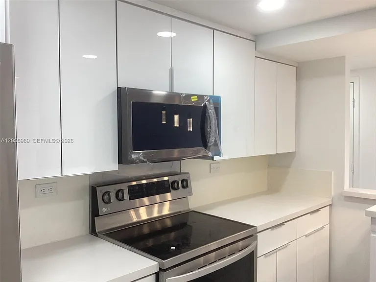 800 NE 195th St #415 — Photo 7