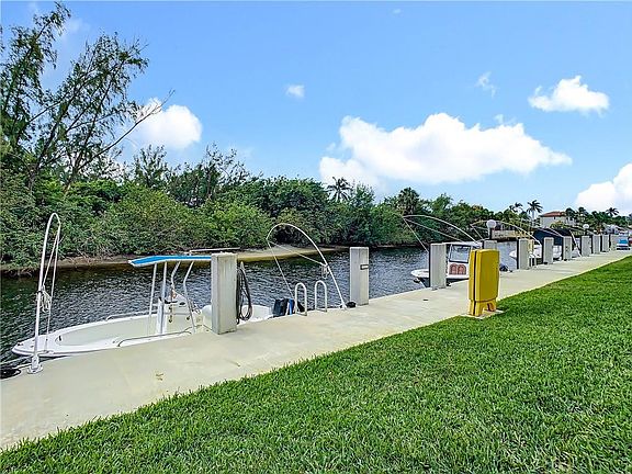 3rd image of 2860 NE 14th Street Causeway #309