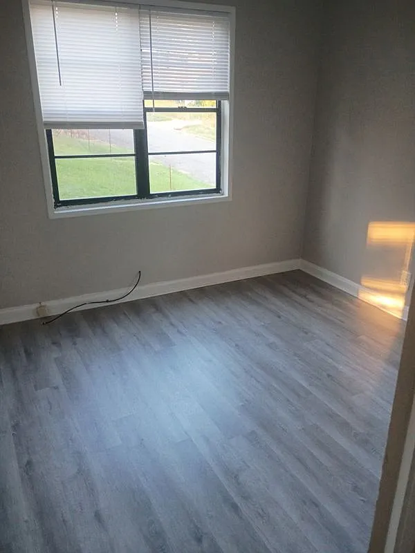2 bed, 1.0 bath, 100 sqft, $749 — Photo 4