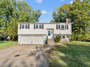 20 Aspen Cir, Milford, CT 06461