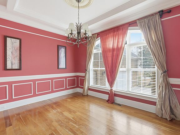 5th image of 111 Amanda Cir
