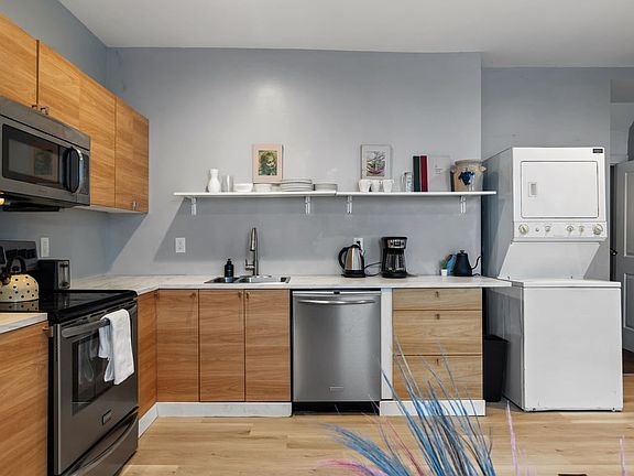4th image of 2129 Straubs Ln