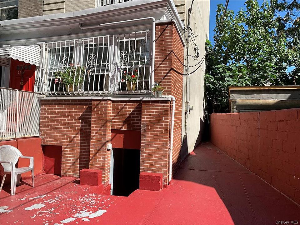 1st image of 2336 Aqueduct Ave