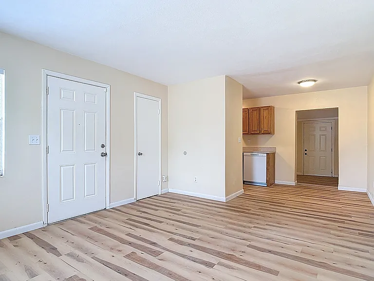 Hilldale Rd — Photo 15