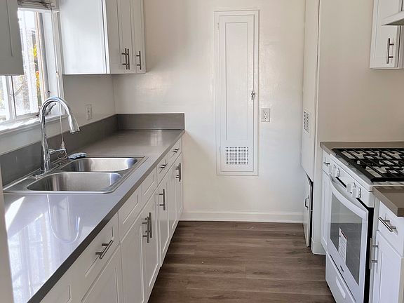 4th image of 231 N Kenwood St APT A