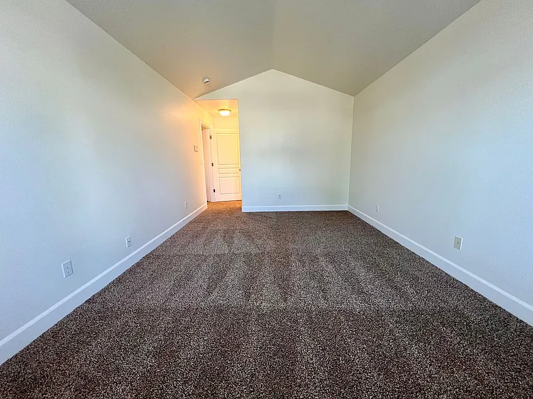 16733 NE Halsey St — Photo 21