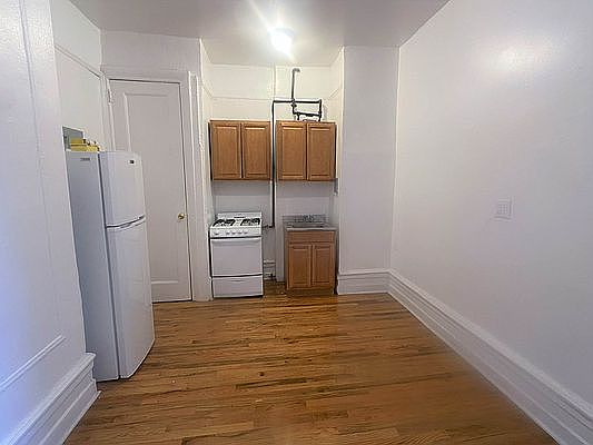 2nd image of 540 Manhattan Ave APT 1K