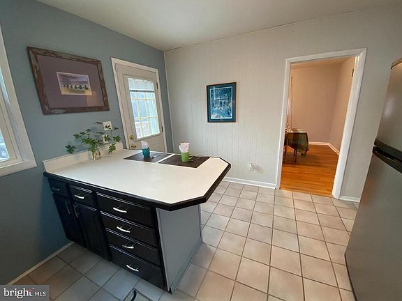 3rd image of 3807 Cedarhurst Rd