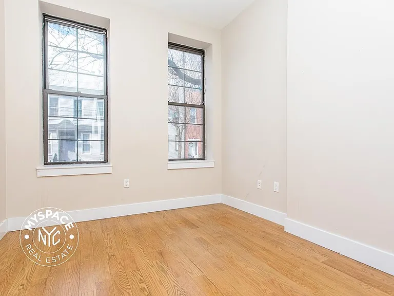 1872 Menahan St #1R — Photo 2