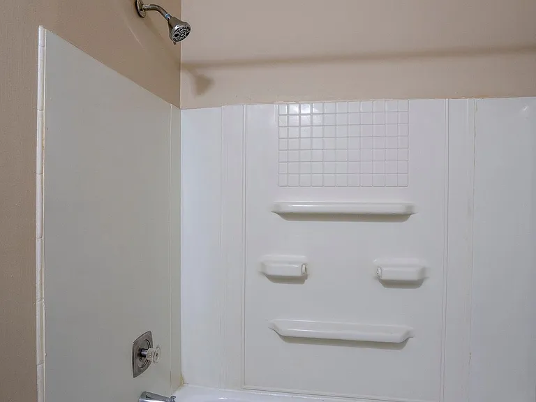 Oak Valley Apartments — Photo 32