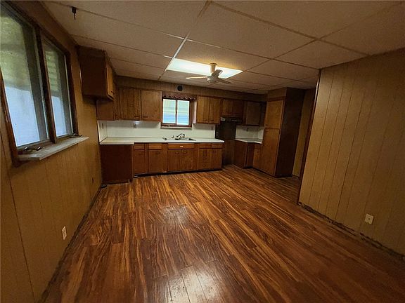 5th image of 408 Simms St