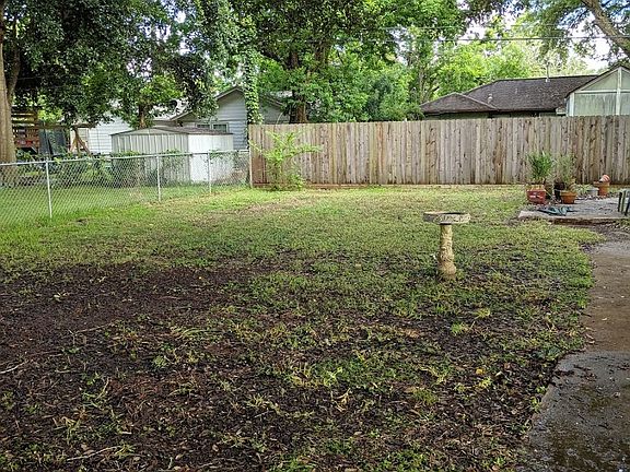 4th image of 520 Wisteria St