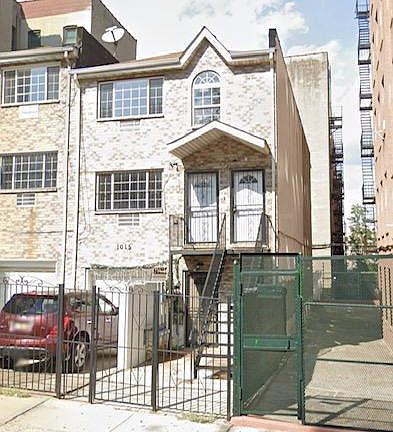 2nd image of 1015 E 156th St