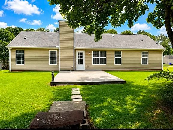 2nd image of 601 Windsor Dr