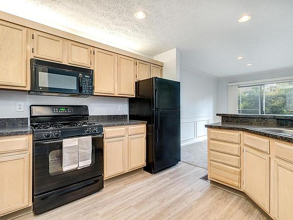 3rd image of 3366 Eastwoodlands Trl