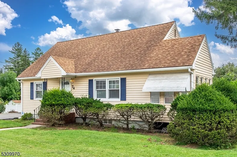 3 bed, 1.5 bath, $3,250 — Photo 3