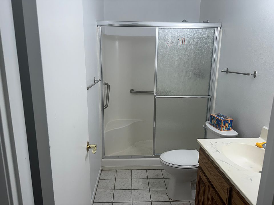 2nd image of 4432 S Elm St