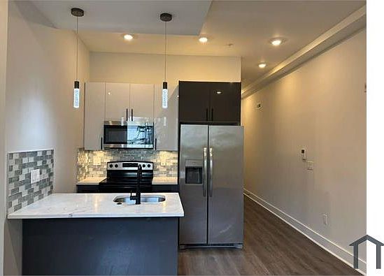 2nd image of 2121 N 7th St #2