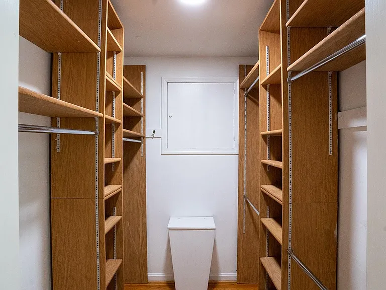 E Parkhill Dr — Photo 9