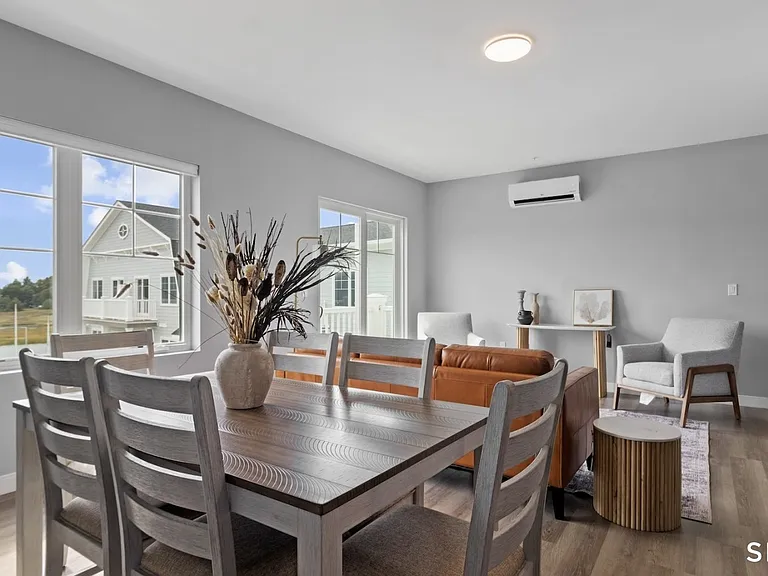 52 Maple St #101 — Photo 16