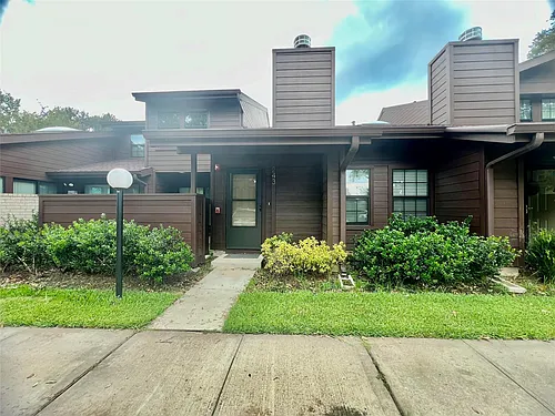 2611 Grants Lake Blvd Photo 1