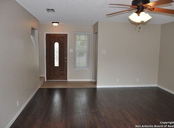 3rd image of 9534 Cloverdale