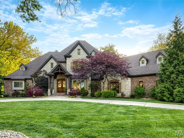 1015 Claymark Dr, Saint Louis, MO 63131