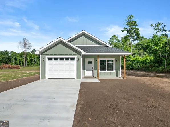 93 Riverside Dr, Jesup, GA 31545