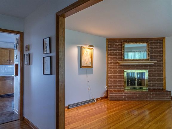 4th image of 774 Hillview Dr