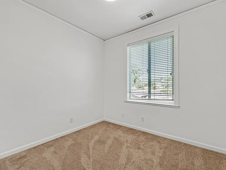1083 Hyde St — Photo 14