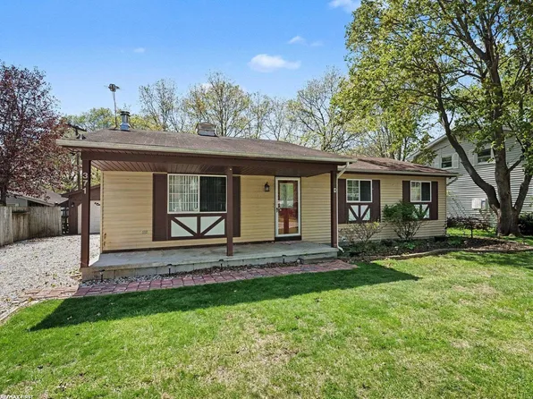 371 Colonial Ln, Algonac, MI 48001