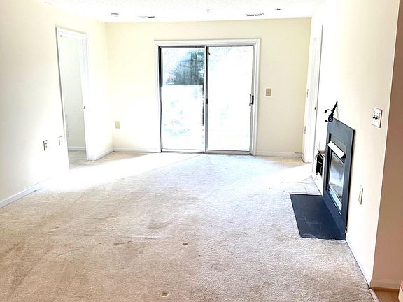 5th image of 10010 Vanderbilt Cir #39