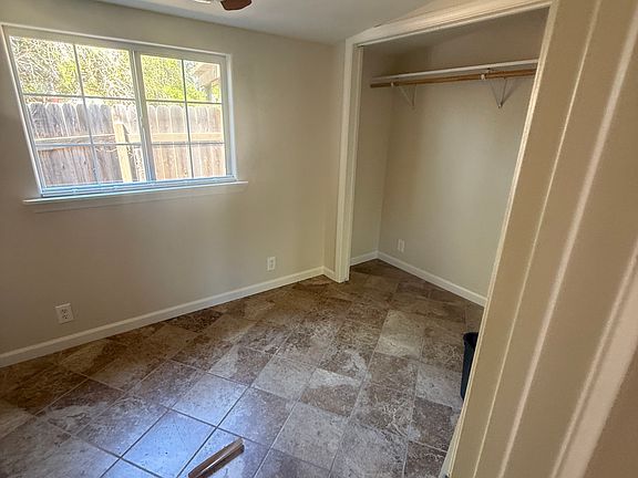 5th image of 143 Hesmay Dr