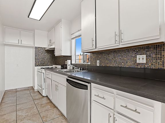 5th image of 1540 S Fairfax Ave #7