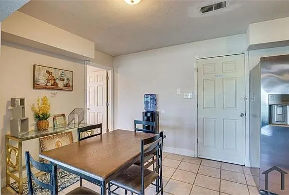 4701 Bayport Dr — Photo 4