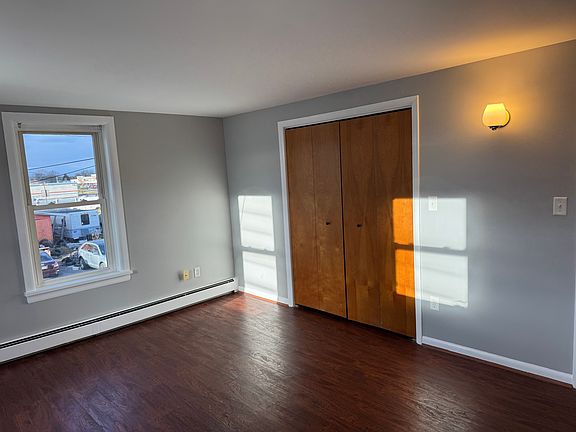 4th image of 1021 E Main St #C