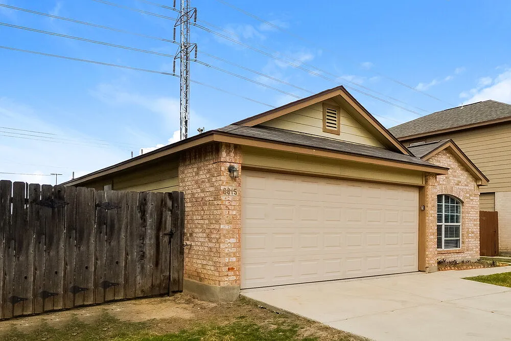 3 bed, 2.0 bath, 1331 sqft, $1,545 — Photo 3