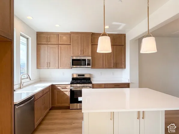 5353 W Center Field Dr S #125, South Jordan, UT 84009