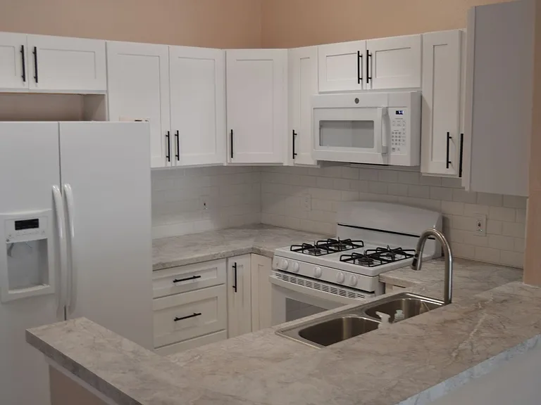 1321 Eagle Ln — Photo 2
