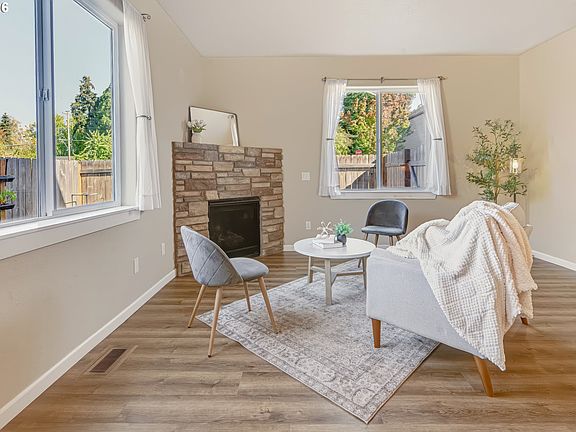 4th image of 17925 SW Brisk Ln