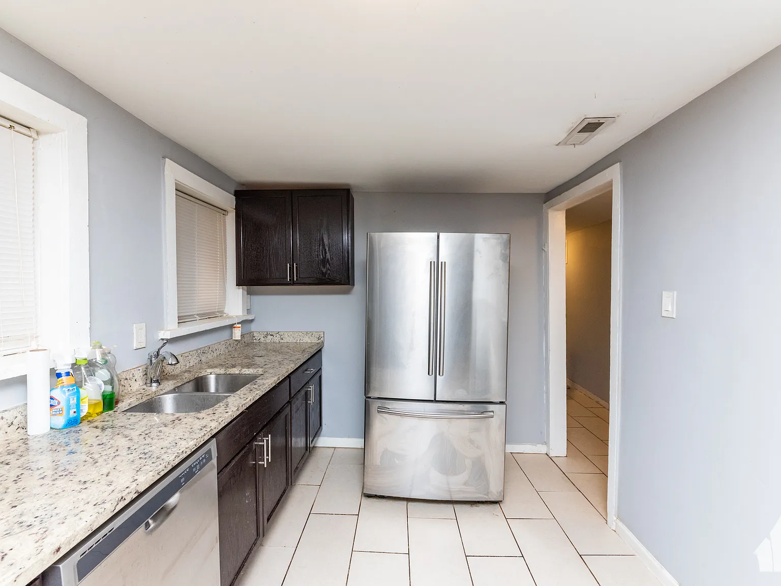 2 bed, 1.0 bath, $1,350 — Photo 4