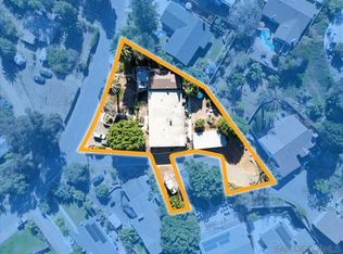 1061 Prospect Pl, Vista, CA 92081