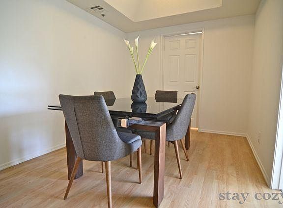 3rd image of 940 Larrabee St #306A