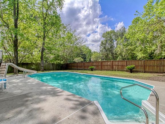 5th image of 5402 Crosland Ct E